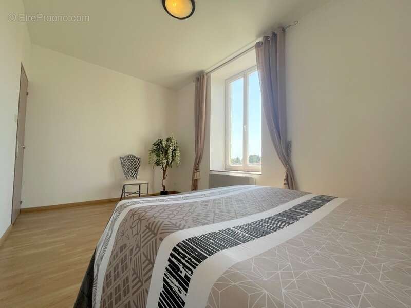 Maison à SAINTE-RADEGONDE-DES-NOYERS