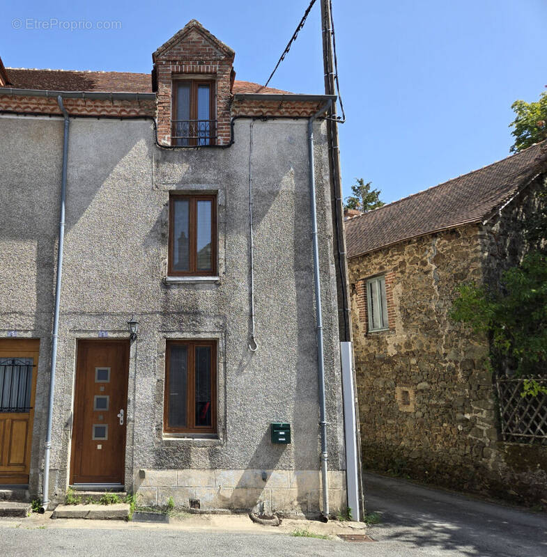Maison à MAGNAC-LAVAL