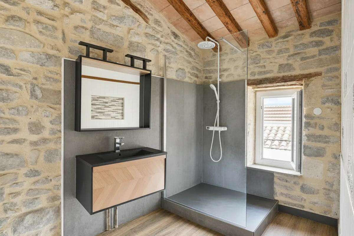 Maison à CLARENSAC