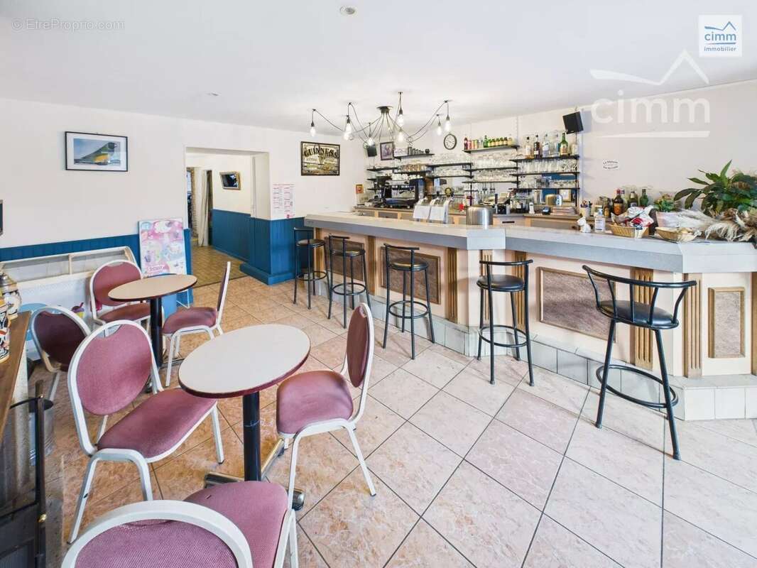 Commerce à BOURG-DES-COMPTES