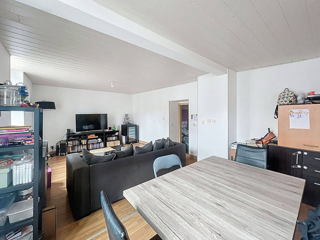 Appartement à JOUY-AUX-ARCHES