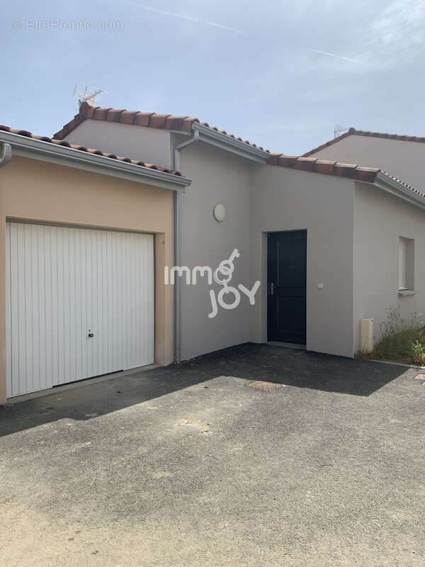 Maison à LAVERNOSE-LACASSE