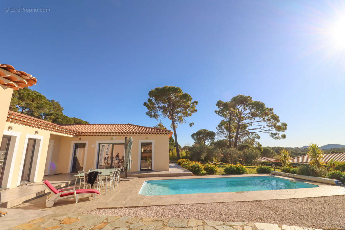 Maison à BAGNOLS-EN-FORET