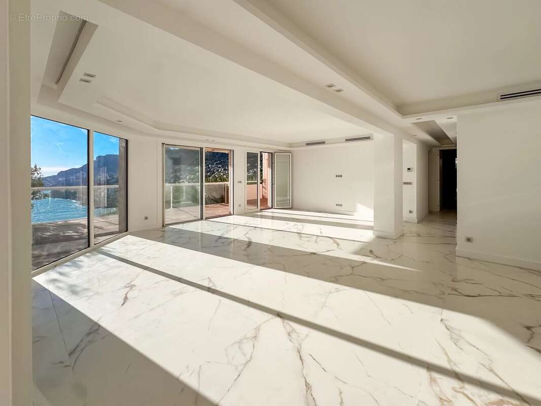 Appartement à ROQUEBRUNE-CAP-MARTIN