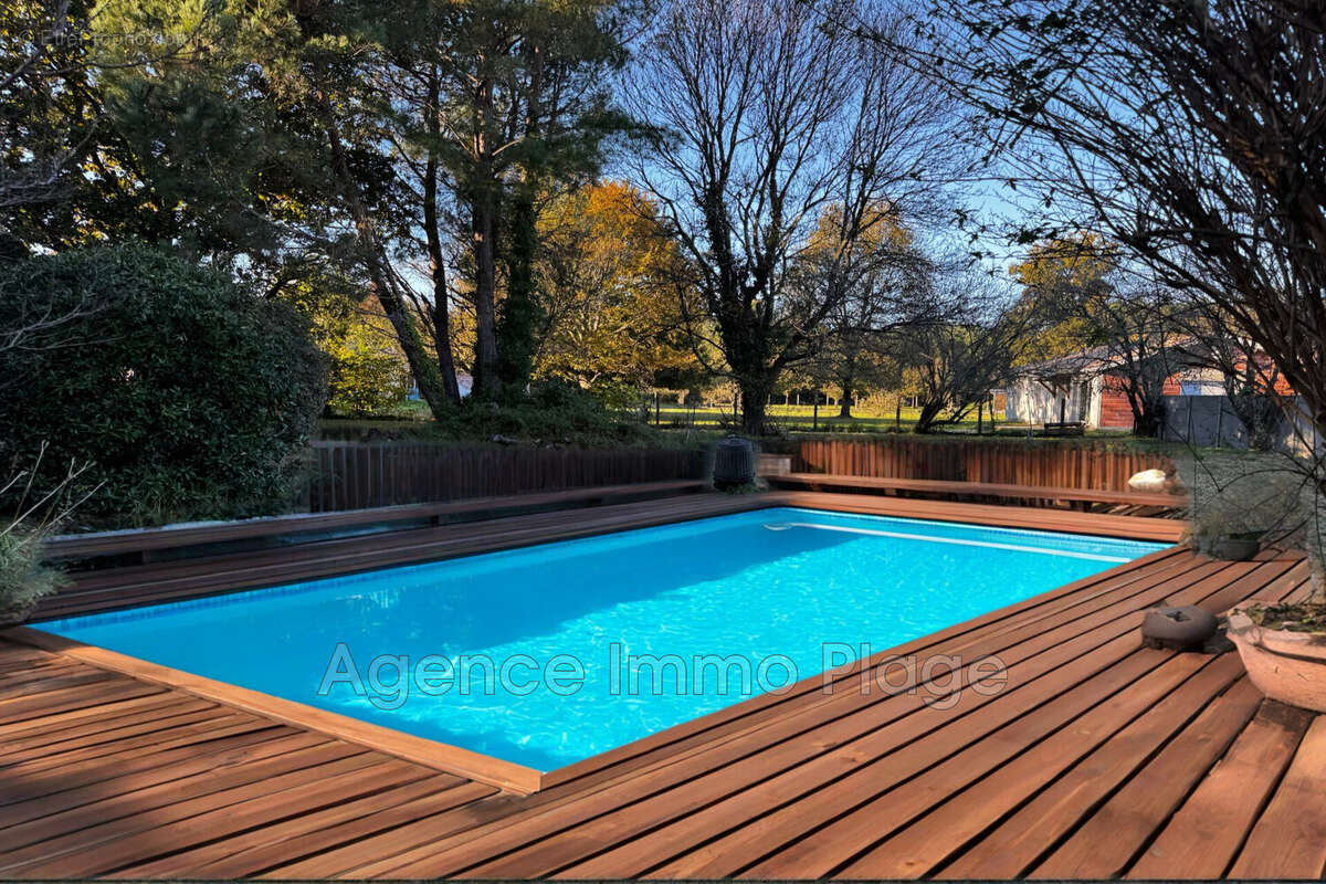 Maison à VENDAYS-MONTALIVET