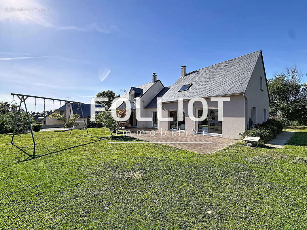 Maison spacieuse 10 pièces à vendre à Saint-Pair-sur-Mer - Réf 12310AH - photo 2