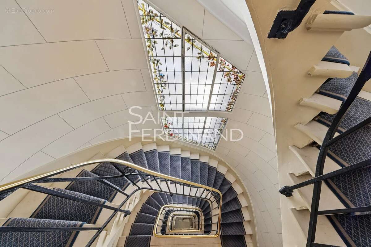 Appartement à NEUILLY-SUR-SEINE
