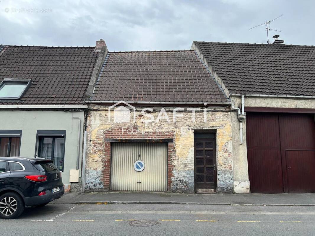 Photo 1 - Parking à SAINT-AMAND-LES-EAUX
