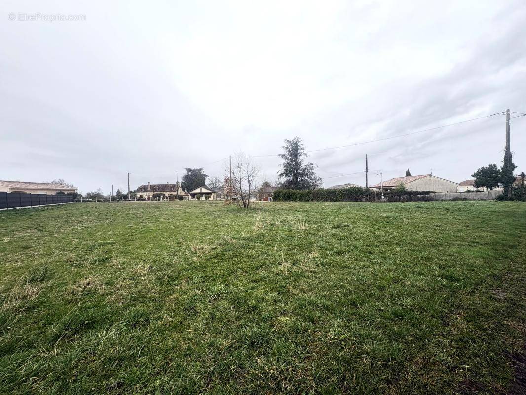 Terrain à LAMONZIE-SAINT-MARTIN