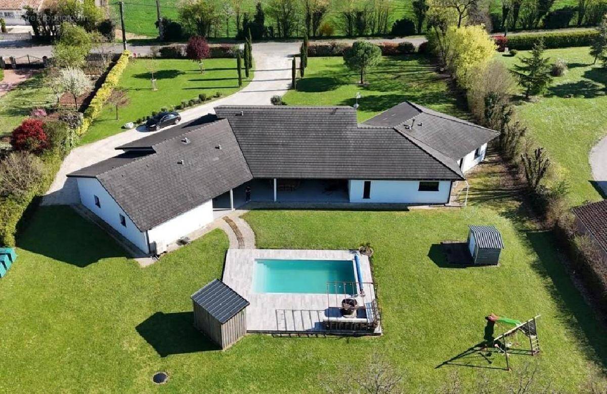 Maison à RUFFEC