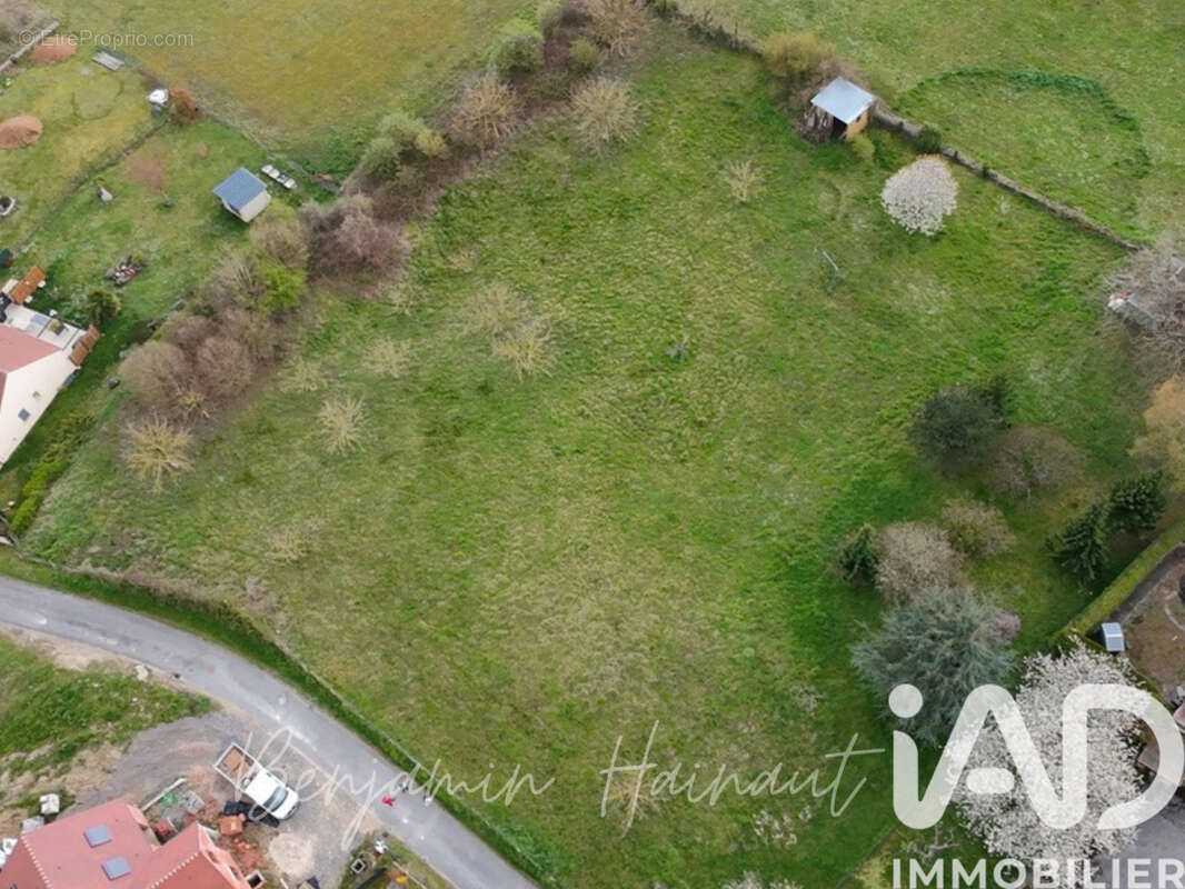 Terrain 700 m² à Saint-Brice  - photo 2