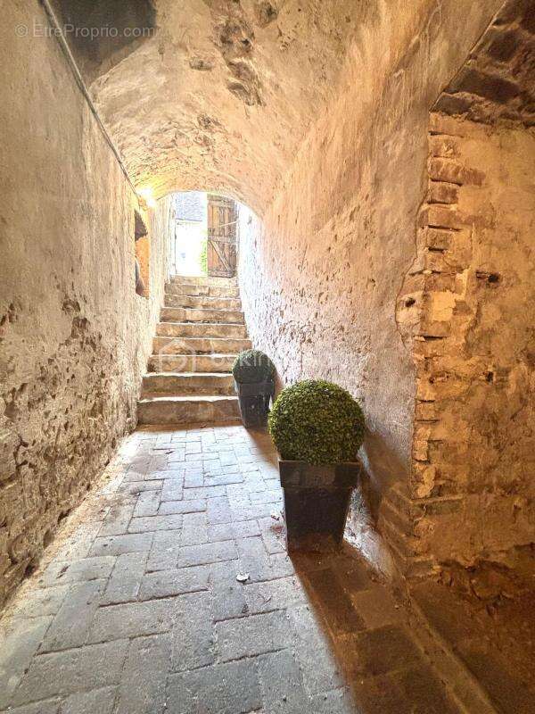 Maison à VILLENEUVE-SUR-YONNE