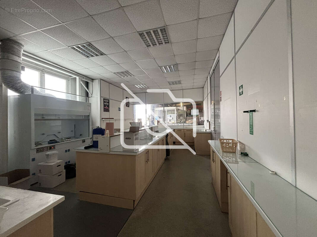 Commerce à MONTIGNY-LE-BRETONNEUX