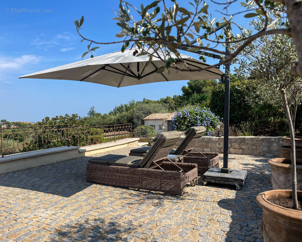 Superbe propriété - 437m2 - Domaine fermé - photo 24