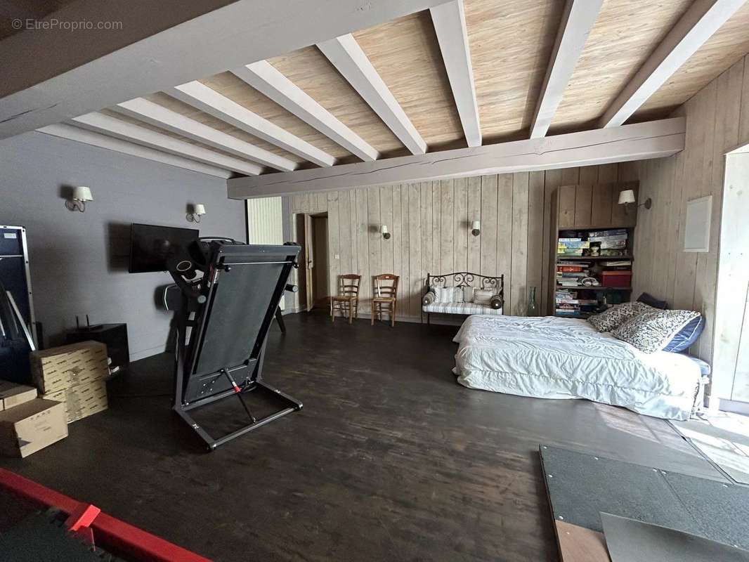 Maison à VILLENEUVE-LA-COMTESSE