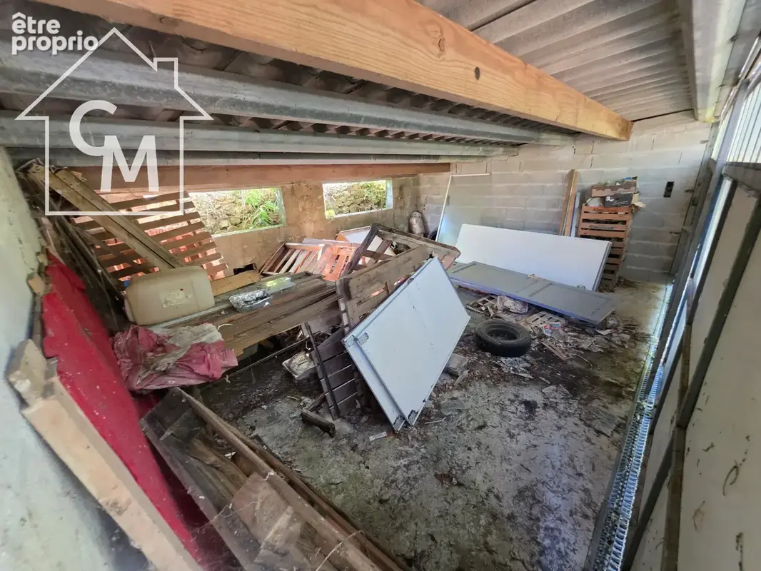 Maison à rénover entièrement avec dépendances et terrain - photo 31