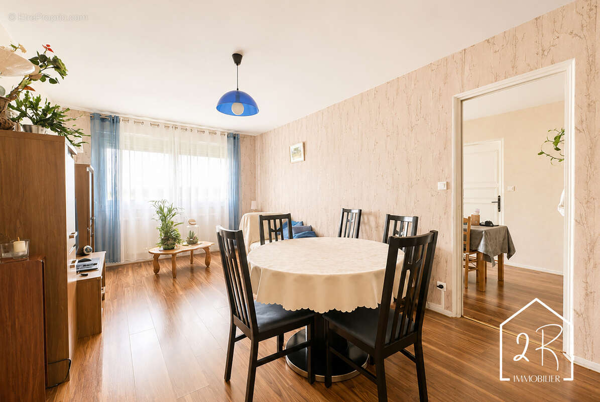 Appartement 5 pièces 101,5 m2 habitables avec loggia et cave - photo 2