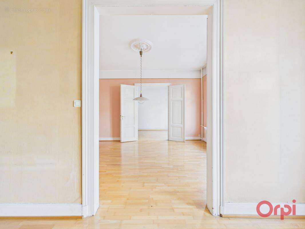 Superbe appartement bourgeois de 130 m² avec balcon - photo 4