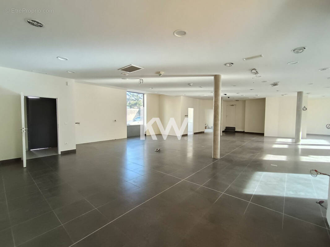 Commerce à LANSARGUES