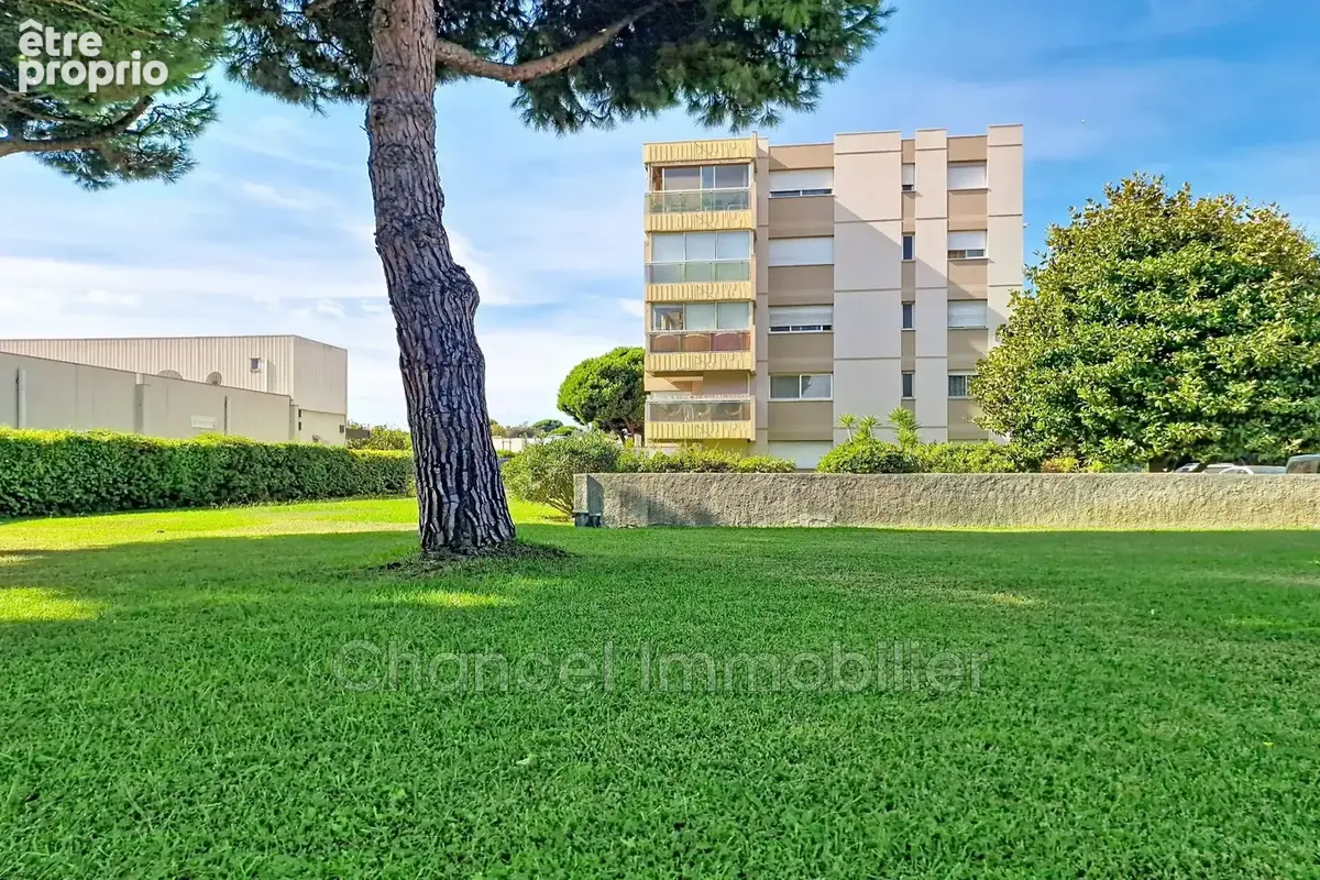 Appartement à SAINT-LAURENT-DU-VAR