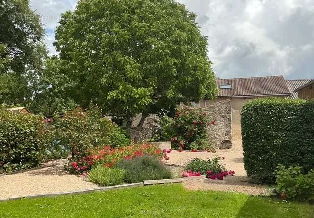 Superbe logement de 2 chambres avec une grande grange et un gîte indépendant à rénover - photo 15