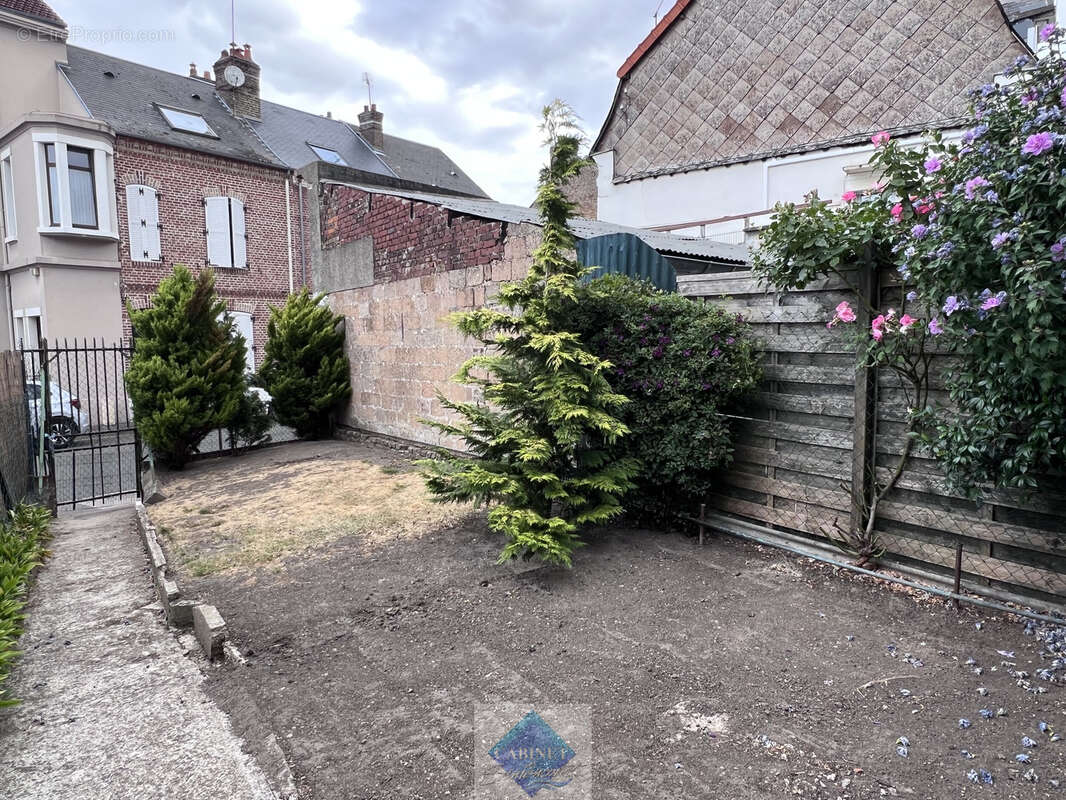 Maison abbevilloise 4 pièces avec jardin - photo 13