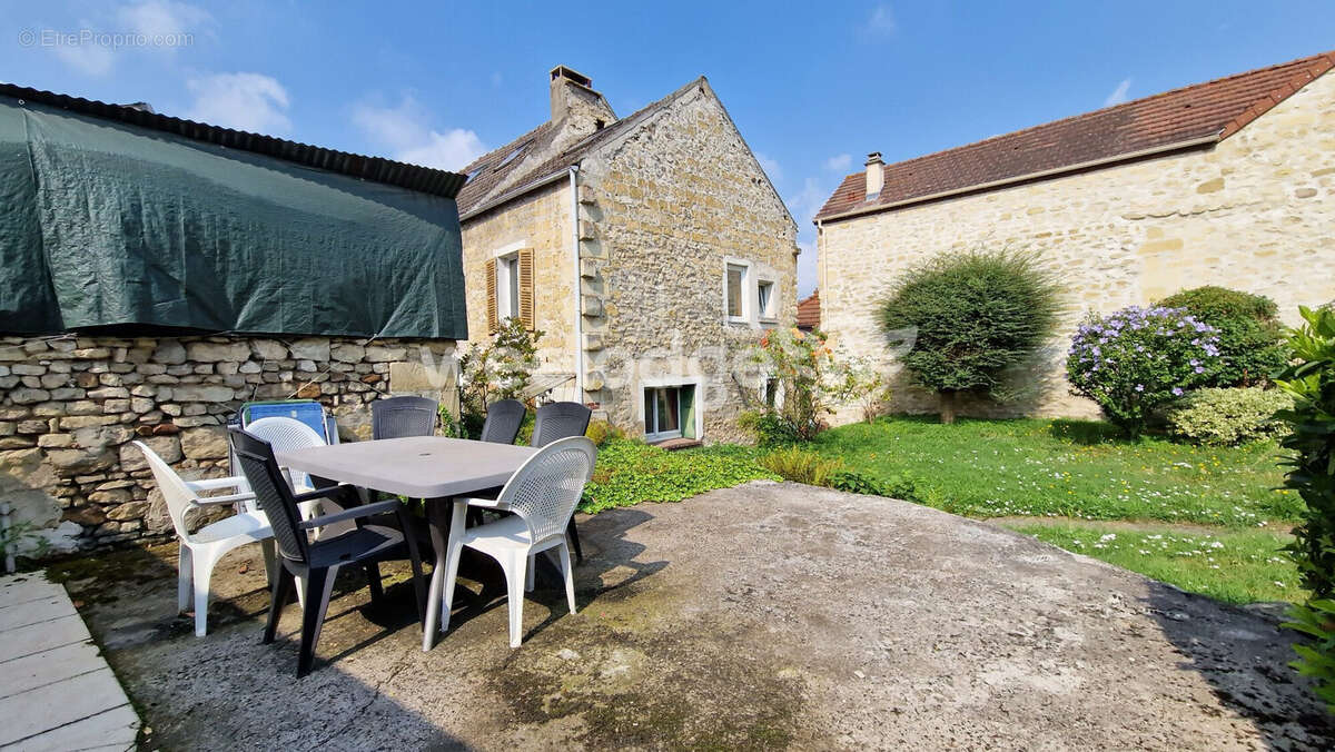 Maison à NEUVILLE-SUR-OISE