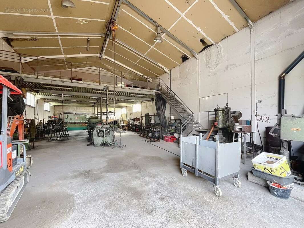 Commerce à PEYROULES