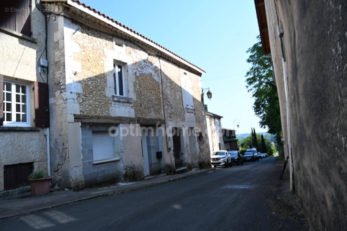 Maison à DOUZILLAC