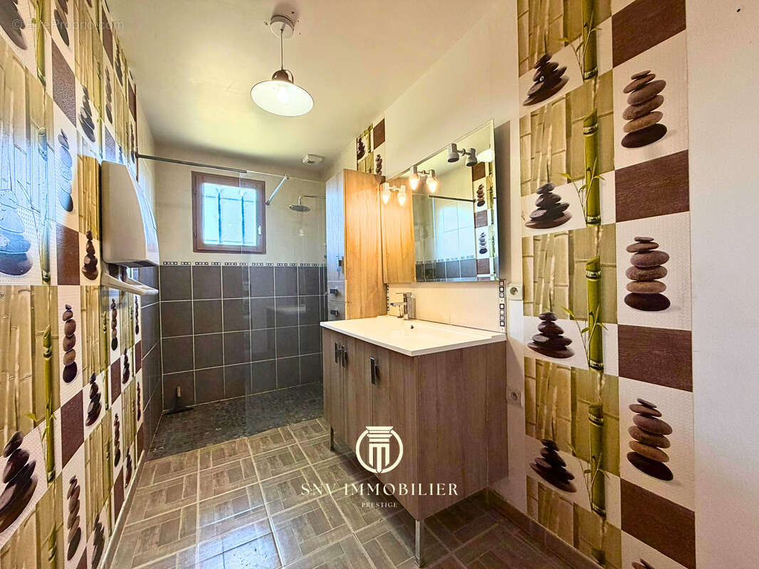 Maison de plain-pied avec jardin arboré   105 m2   4 chambres - photo 8