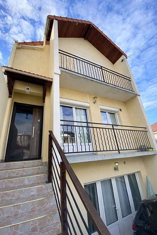 Maison Bondy Sud 140 m2  Jardin 4 chambres - photo 2