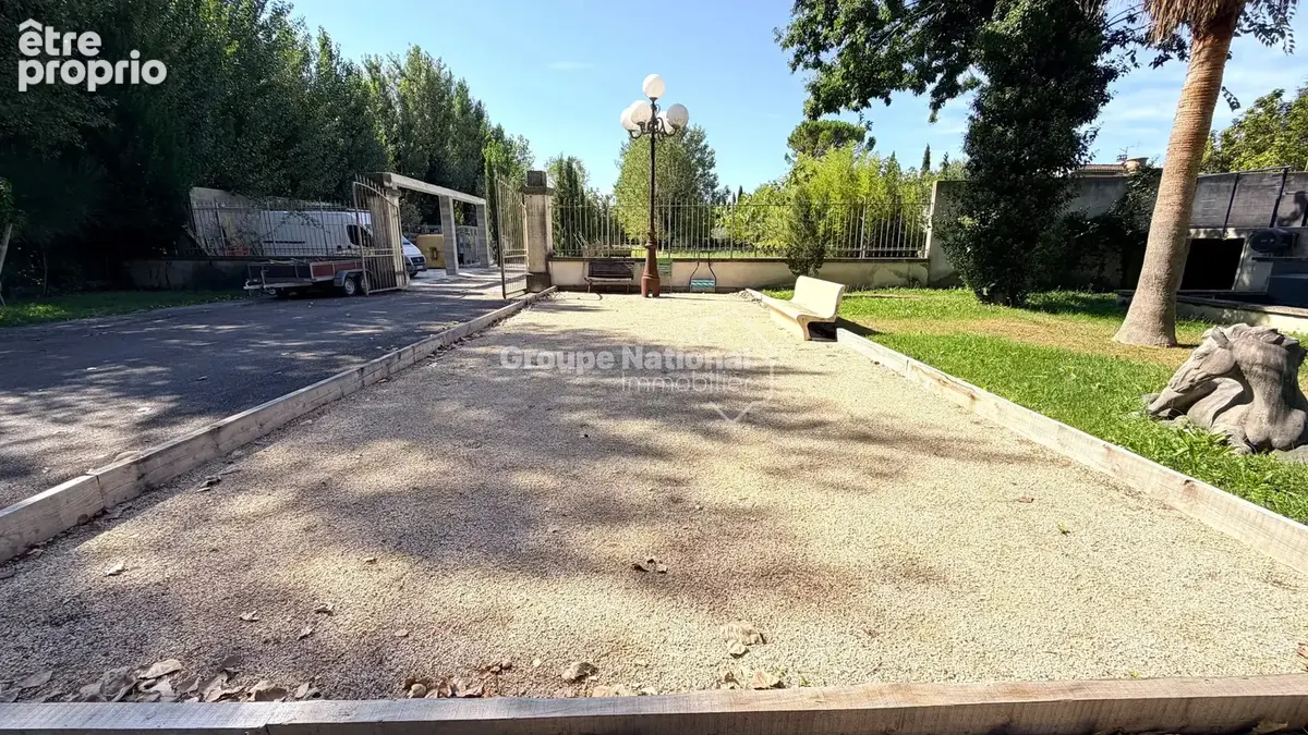 Bedarrides - mas renove en 2016 dans un magnifique parc arbore de 5 810 m² avec piscine,  4 garages - photo 35