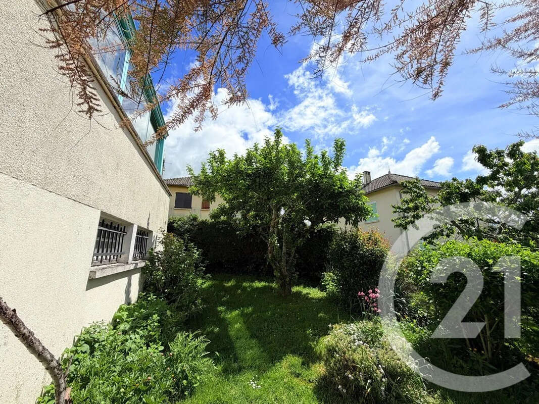 Maison 107 m² à Jussac  - photo 4