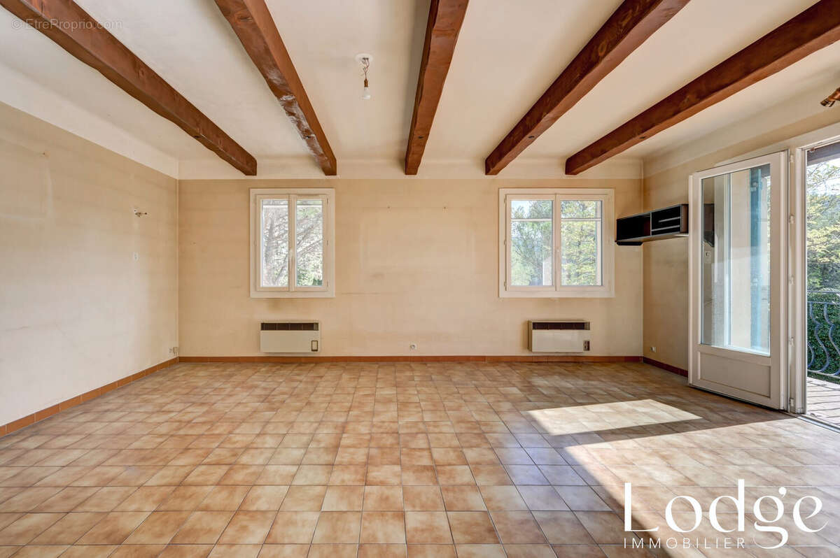 Maison à SIMIANE-COLLONGUE