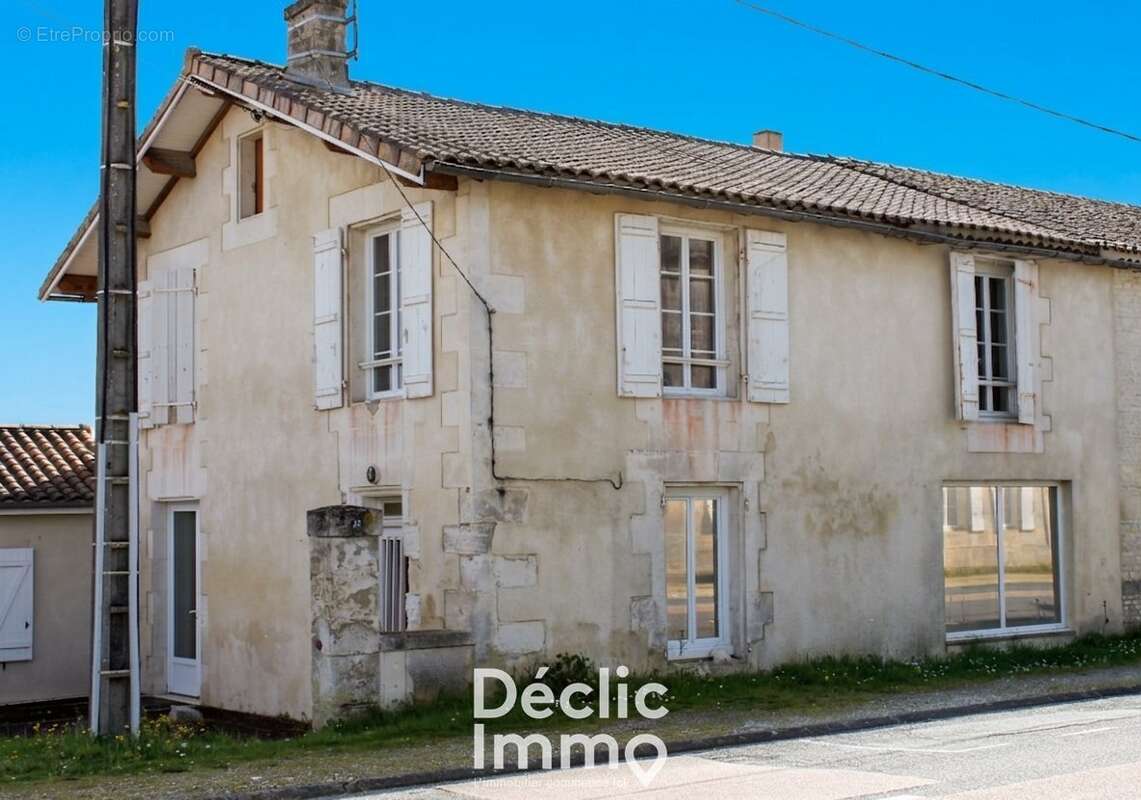 Maison à HIERSAC