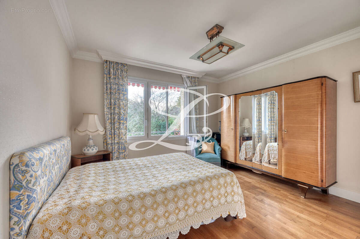 Maison à LE MESNIL-LE-ROI