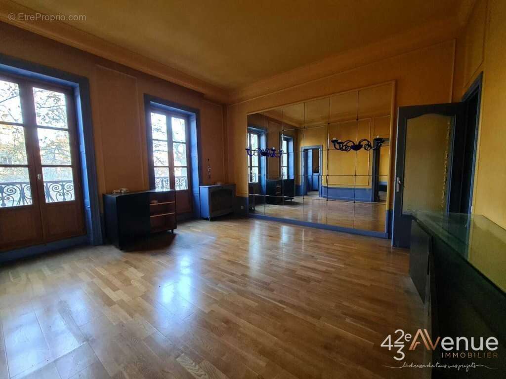 Appartement à SAINT-ETIENNE