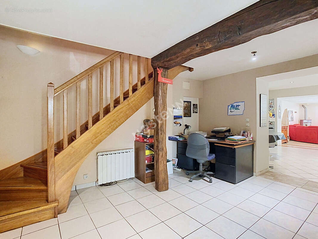 Maison en pierre avec ses dépendances et son étang à vendre sur Montigné Montfaucon - photo 6