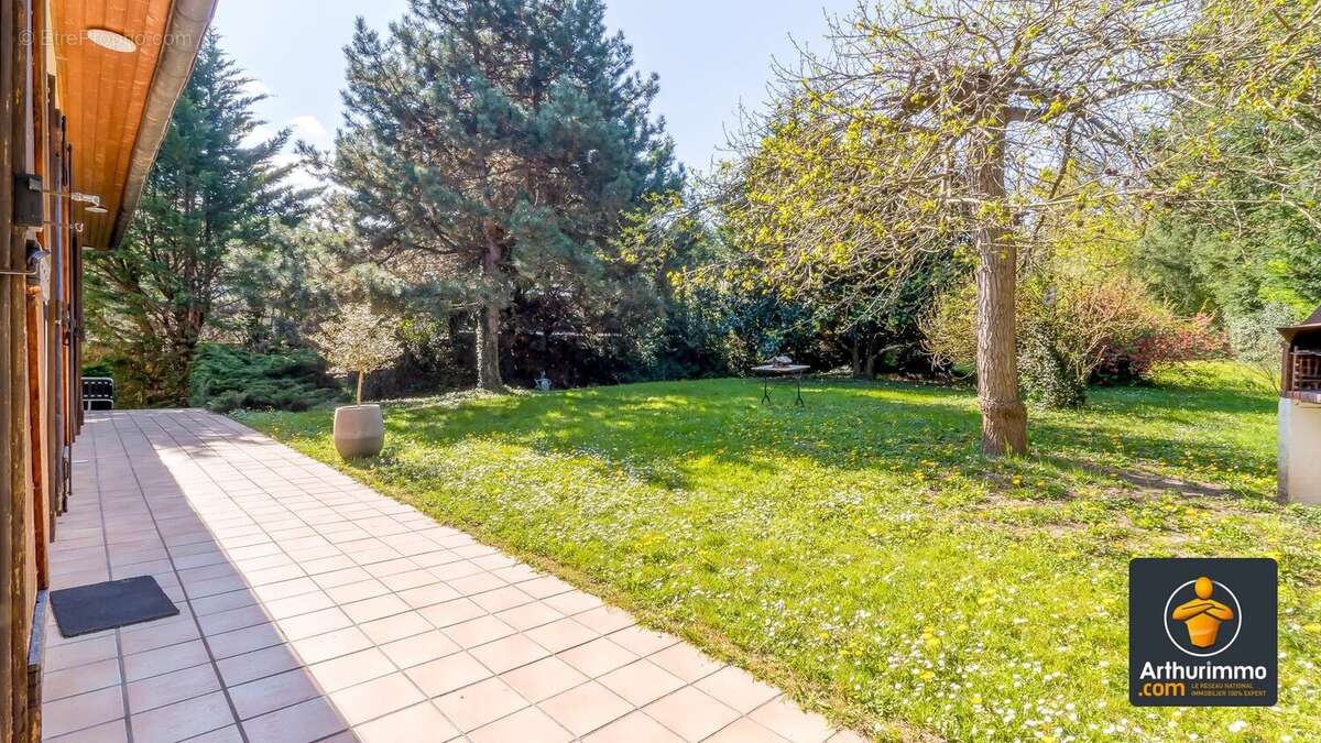 Propriété familiale de 170 m² sur terrain arboré de 3 000 m² avec piscine – Saint-Genis-Laval - photo 30
