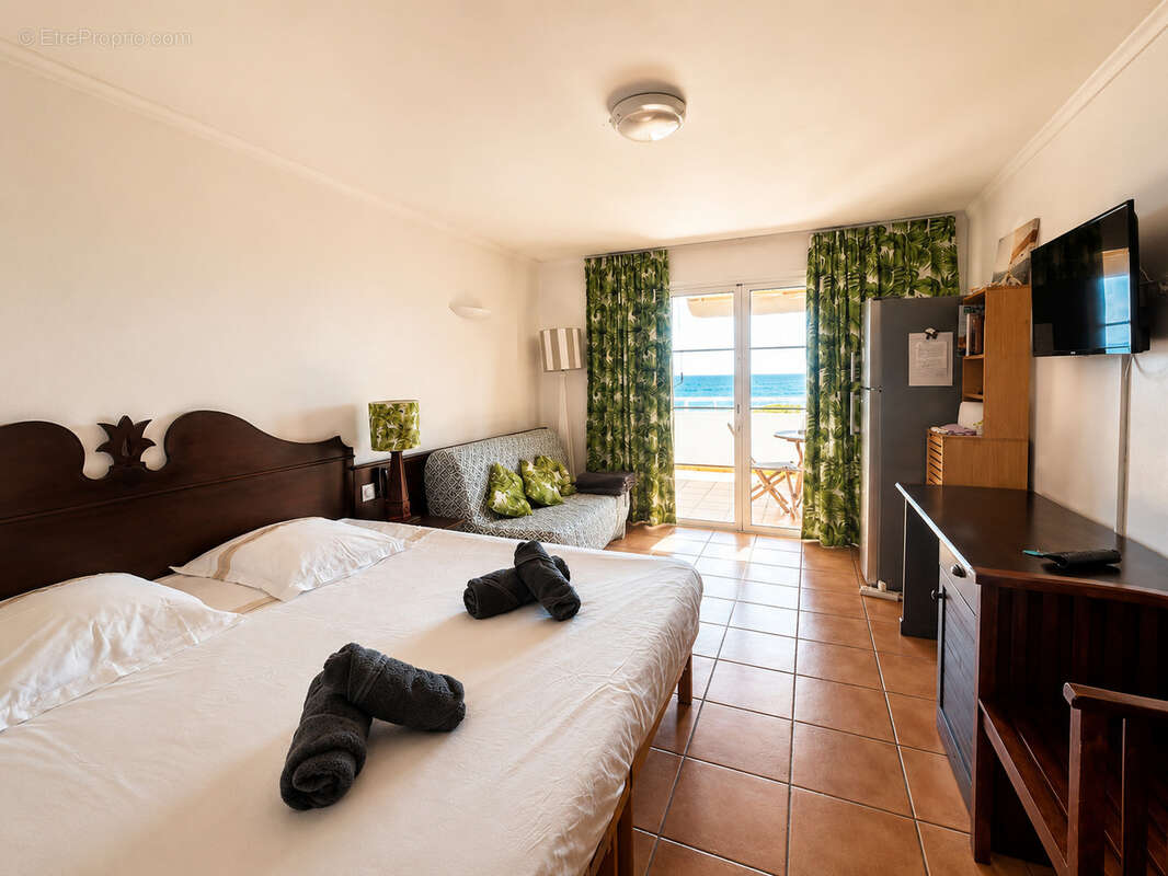Studio vue mer en première ligne à Sainte-Anne   Dernier étage   Résidence sécurisée avec accès plage - photo 4
