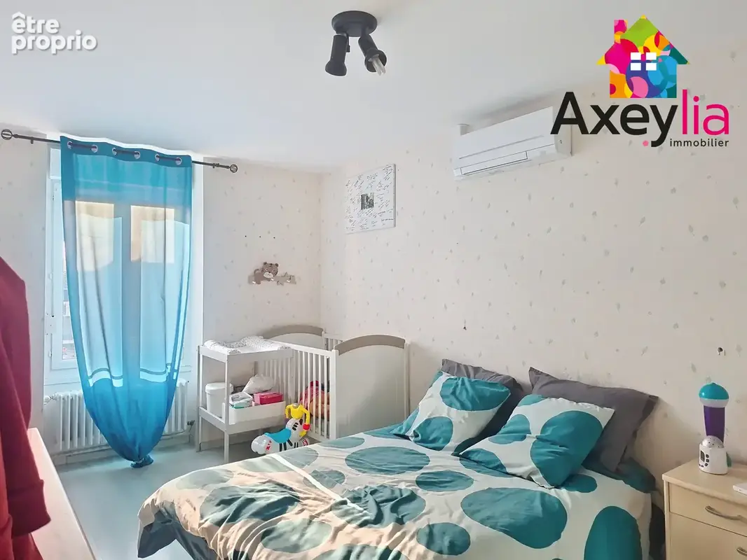 A vendre - proche centre charlieu - maison avec terrain - photo 11