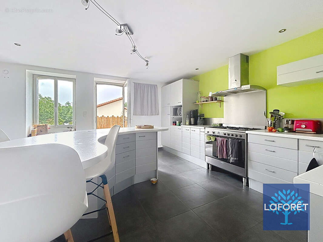 Maison à CHATEAU-GUIBERT