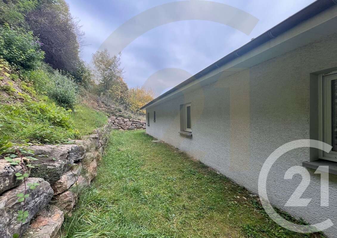 Maison à SAINT-CLAIR-DE-LA-TOUR