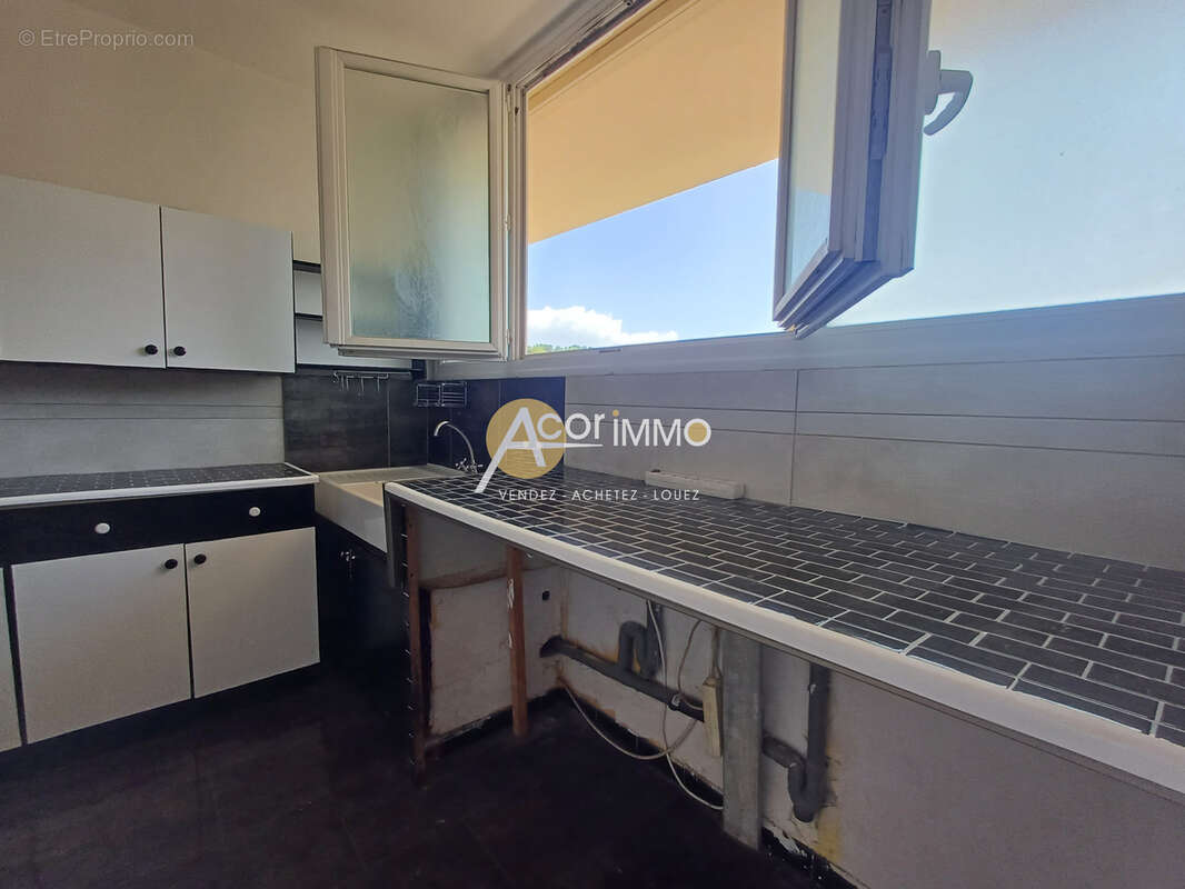 La seyne sur mer duplex t4 au 3me avec asc et cave et paking collectif - photo 11