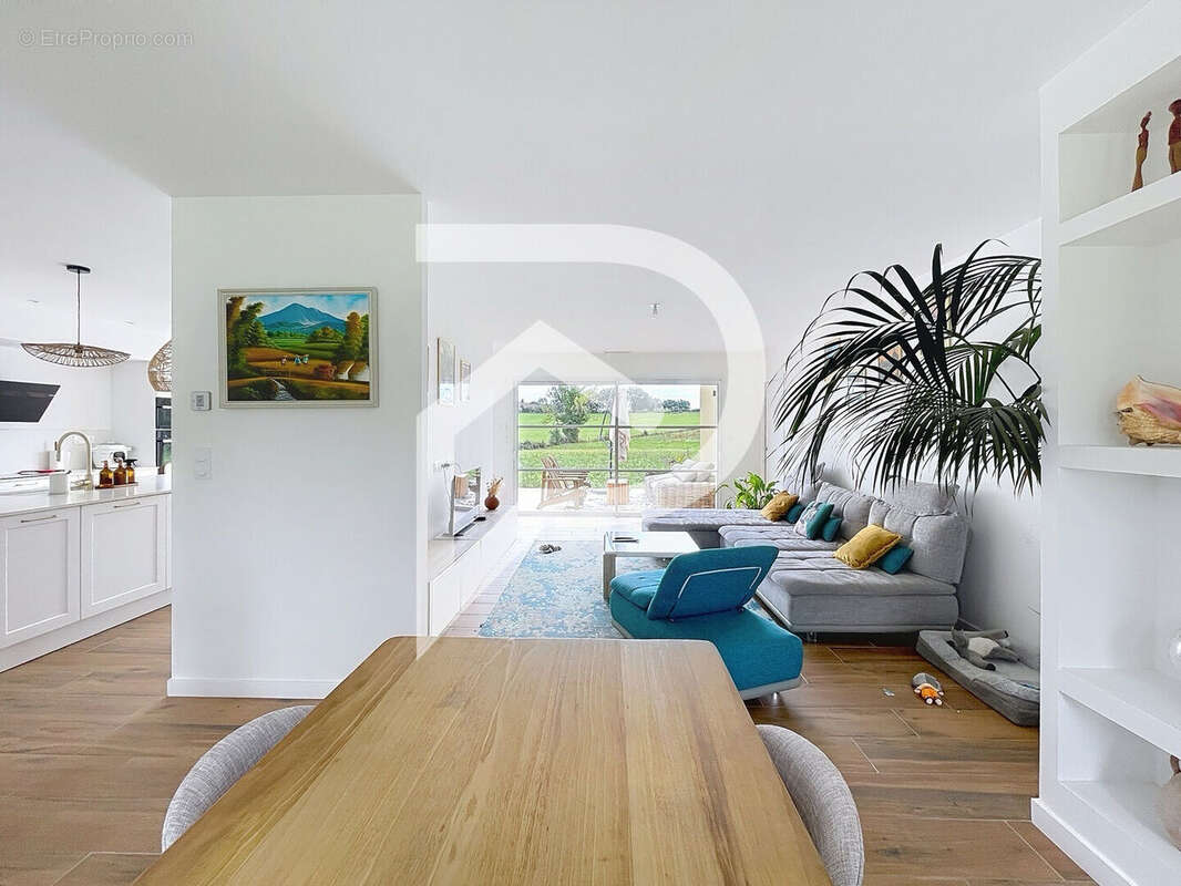 Maison à FREJAIROLLES