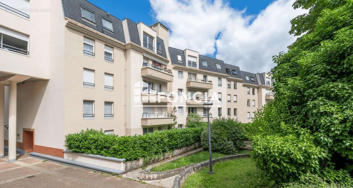 Appartement à FRESNES
