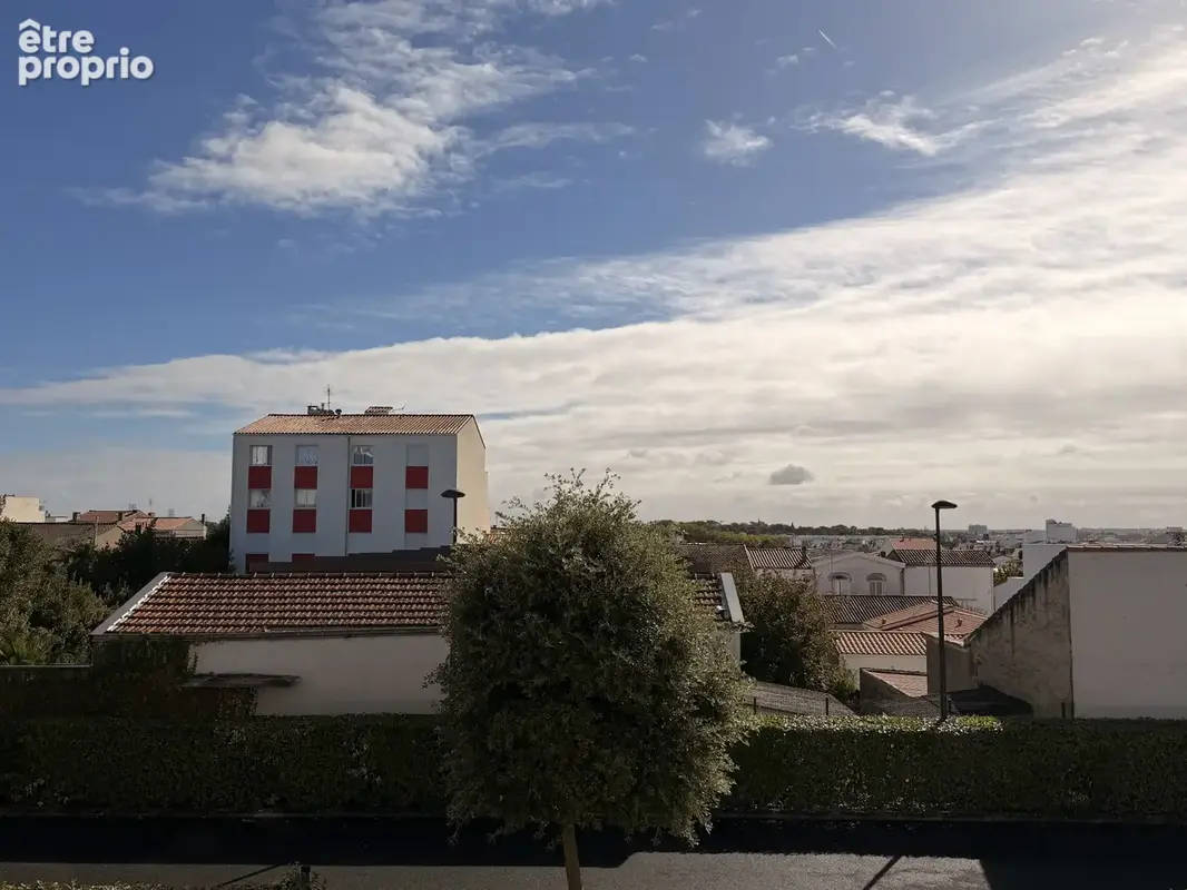 Le centre-ville, les commerces...et la plage - photo 9