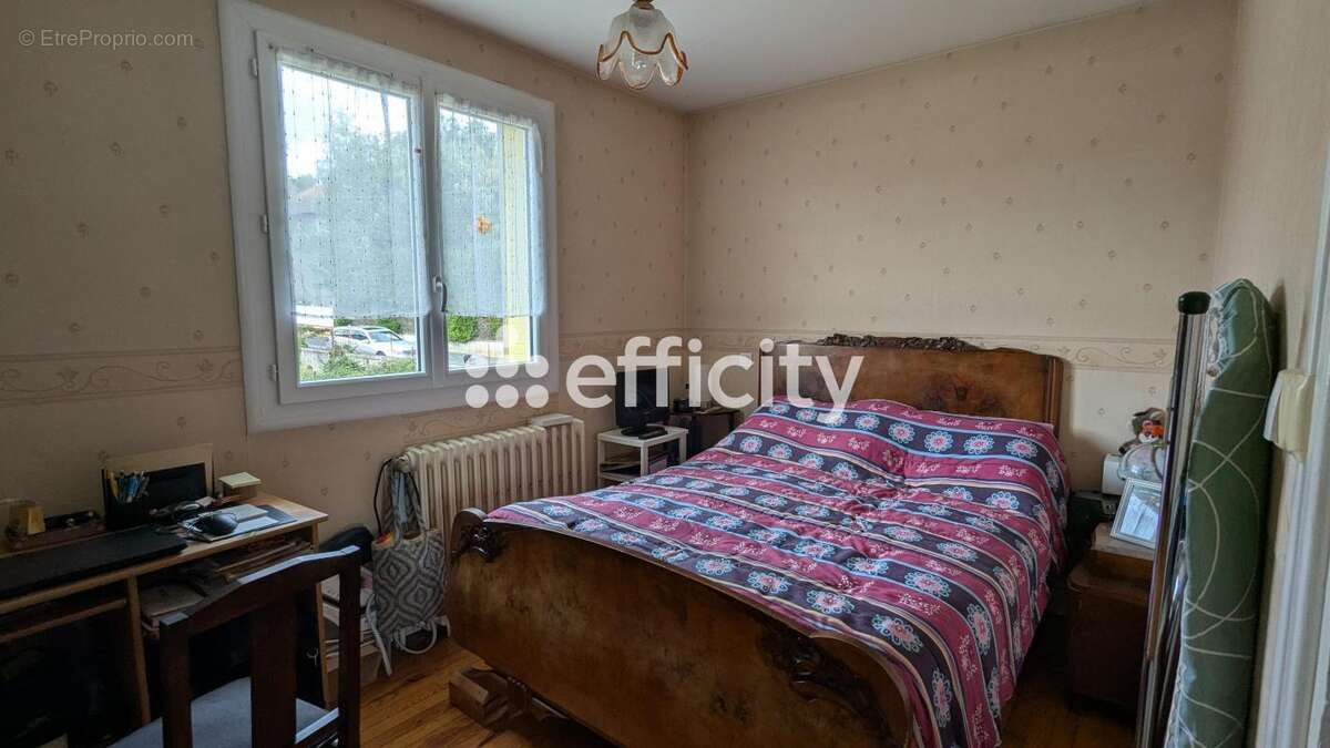 Maison à LA MONNERIE-LE-MONTEL