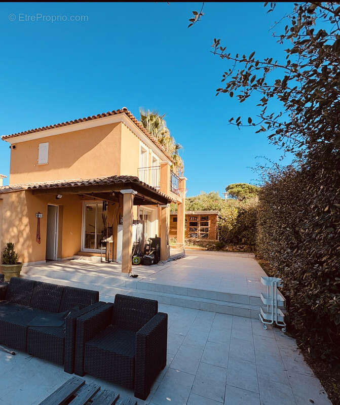 Maison à ROQUEBRUNE-SUR-ARGENS