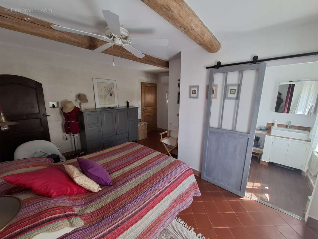 Maison à FONTVIEILLE